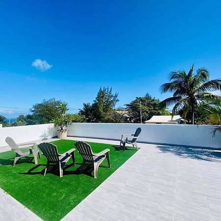 Villa Bois De Couleur Piscine Et Toit Terrasse Saint Pierre Exterior photo